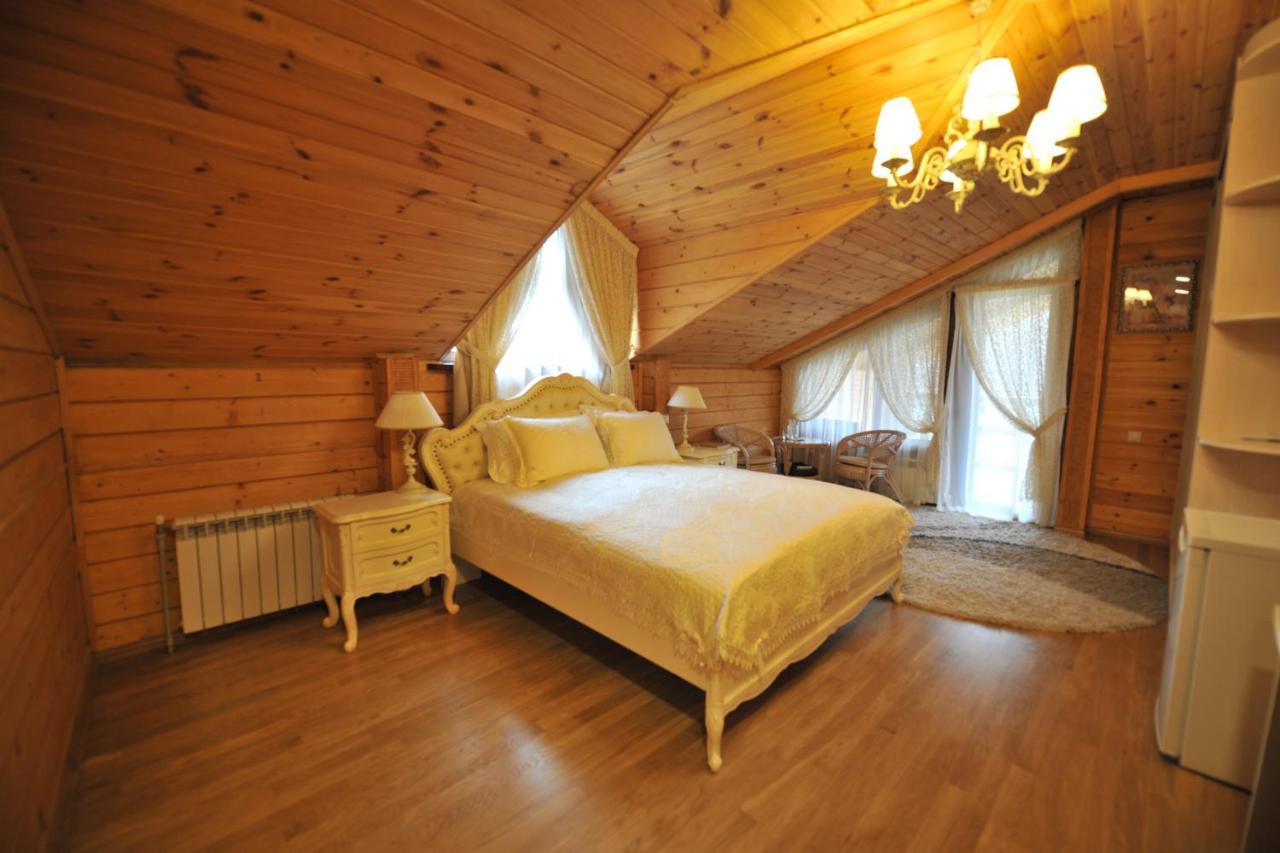 Комплекс Відпочинку Goldfіsh Сlub Guest House Babintsy Bagian luar foto