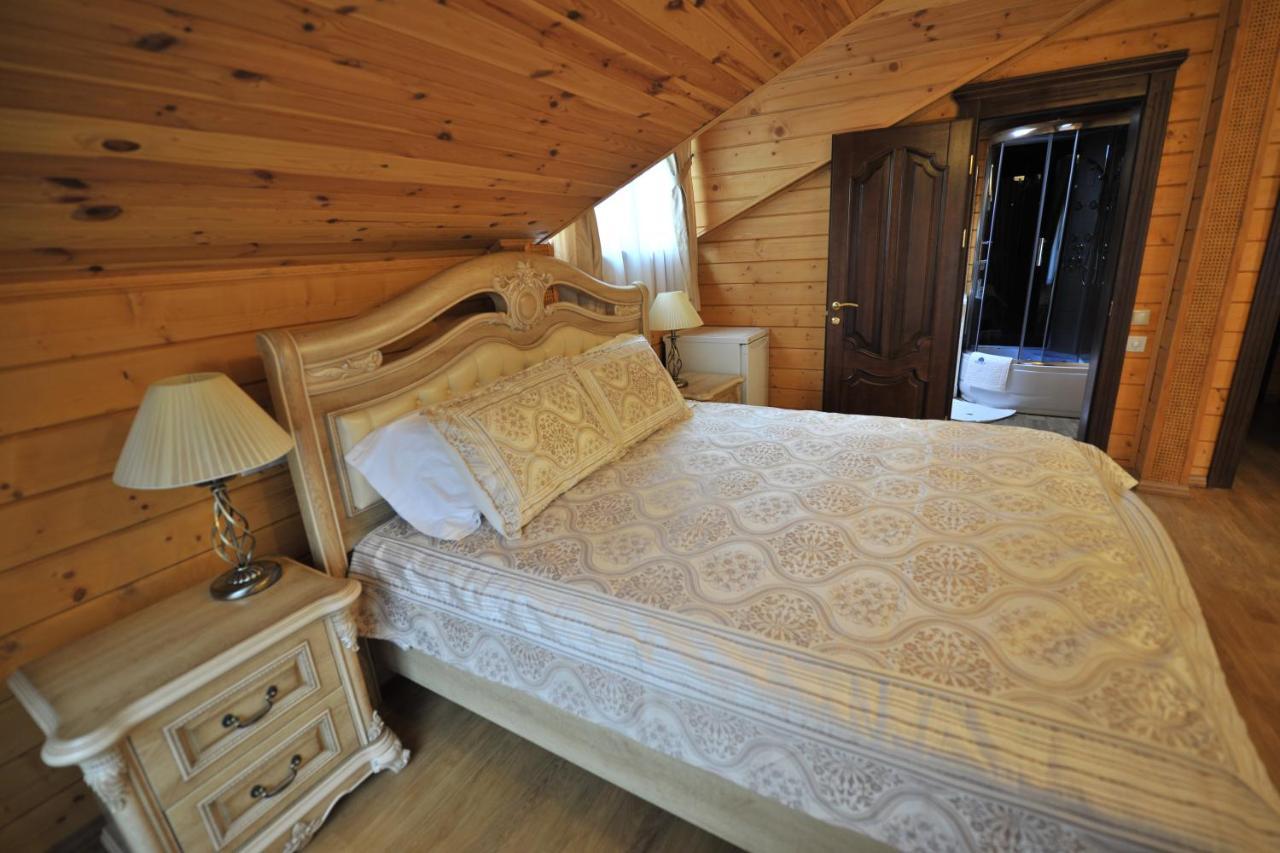 Комплекс Відпочинку Goldfіsh Сlub Guest House Babintsy Bagian luar foto