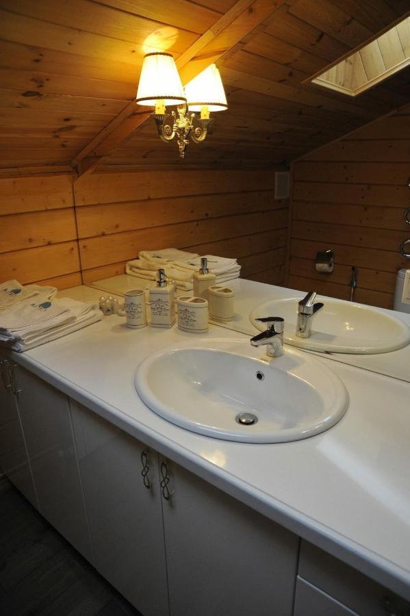 Комплекс Відпочинку Goldfіsh Сlub Guest House Babintsy Bagian luar foto