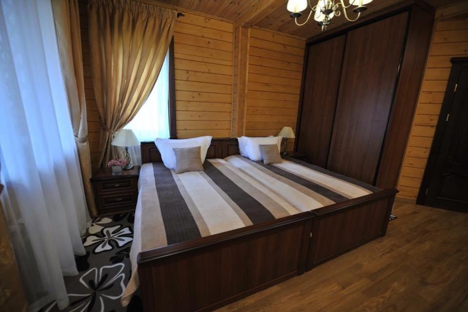 Комплекс Відпочинку Goldfіsh Сlub Guest House Babintsy Bagian luar foto
